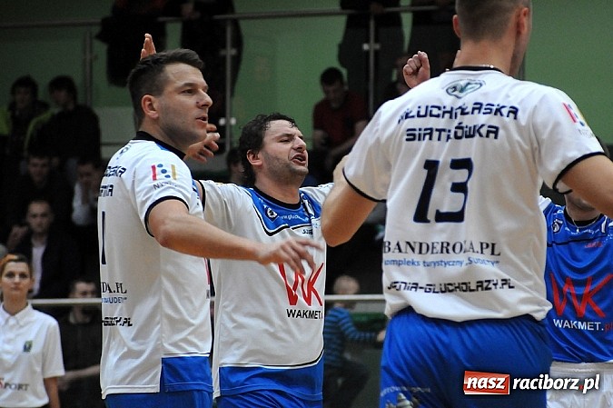 Zdjęcie w galerii na portalu naszraciborz.pl: Klapa przy Łąkowej. AZS przegrał z Juvenią wiadomości z regionu