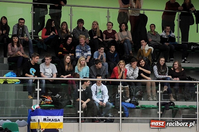 Zdjęcie w galerii na portalu naszraciborz.pl: Klapa przy Łąkowej. AZS przegrał z Juvenią wiadomości z regionu