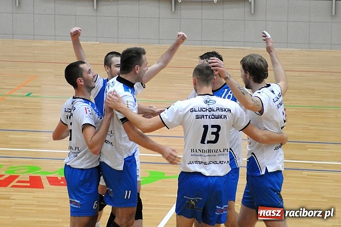 Zdjęcie w galerii na portalu naszraciborz.pl: Klapa przy Łąkowej. AZS przegrał z Juvenią wiadomości z regionu