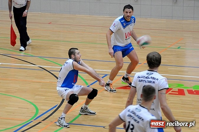 Zdjęcie w galerii na portalu naszraciborz.pl: Klapa przy Łąkowej. AZS przegrał z Juvenią wiadomości z regionu