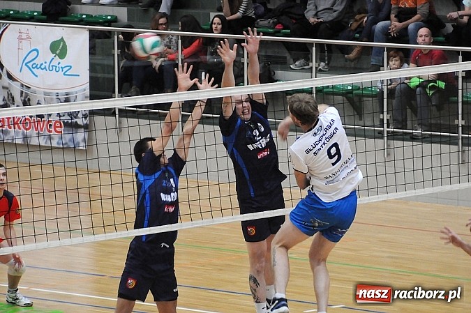 Zdjęcie w galerii na portalu naszraciborz.pl: Klapa przy Łąkowej. AZS przegrał z Juvenią wiadomości z regionu