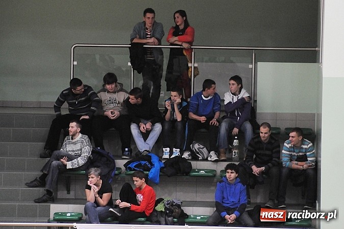 Zdjęcie w galerii na portalu naszraciborz.pl: Klapa przy Łąkowej. AZS przegrał z Juvenią wiadomości z regionu