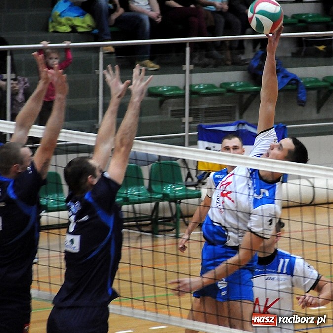 Zdjęcie w galerii na portalu naszraciborz.pl: Klapa przy Łąkowej. AZS przegrał z Juvenią wiadomości z regionu