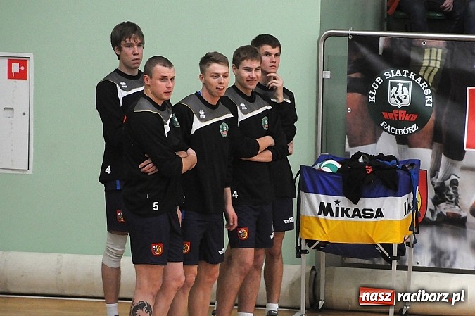 Zdjęcie w galerii na portalu naszraciborz.pl: Klapa przy Łąkowej. AZS przegrał z Juvenią wiadomości z regionu