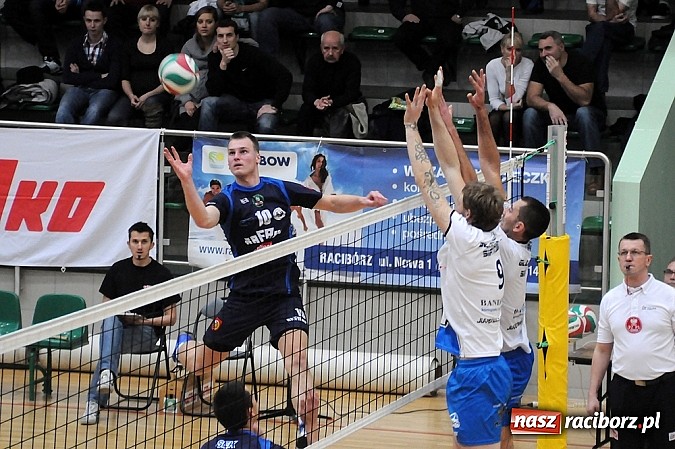 Zdjęcie w galerii na portalu naszraciborz.pl: Klapa przy Łąkowej. AZS przegrał z Juvenią wiadomości z regionu