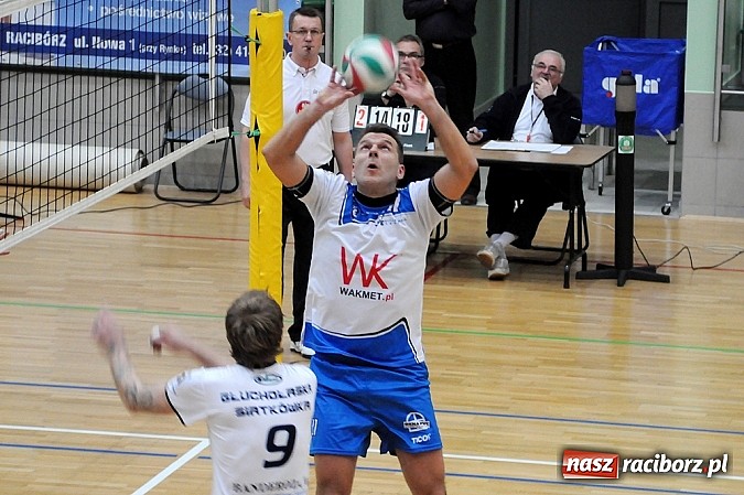 Zdjęcie w galerii na portalu naszraciborz.pl: Klapa przy Łąkowej. AZS przegrał z Juvenią wiadomości z regionu