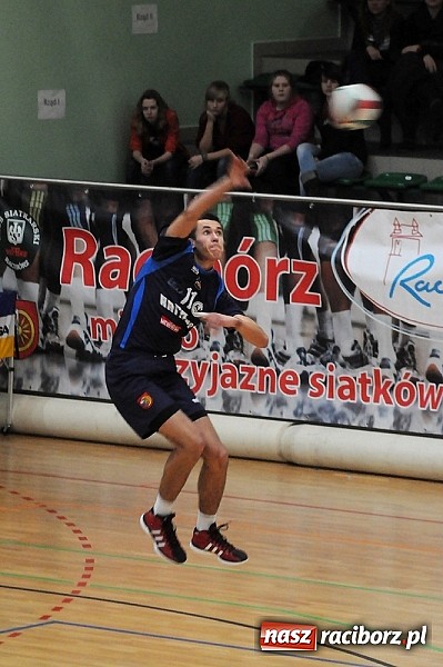 Zdjęcie w galerii na portalu naszraciborz.pl: Klapa przy Łąkowej. AZS przegrał z Juvenią wiadomości z regionu