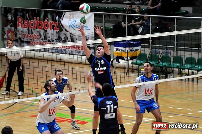 Zdjęcie w galerii na portalu naszraciborz.pl: Klapa przy Łąkowej. AZS przegrał z Juvenią wiadomości z regionu