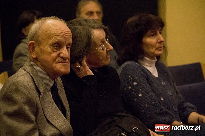 Zdjęcie w galerii na portalu naszraciborz.pl: W Strzesze promowano nowy Almanach wiadomości z regionu