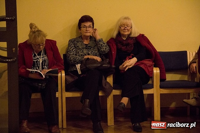 Zdjęcie w galerii na portalu naszraciborz.pl: W Strzesze promowano nowy Almanach wiadomości z regionu