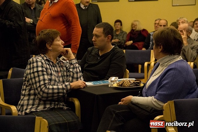 Zdjęcie w galerii na portalu naszraciborz.pl: W Strzesze promowano nowy Almanach wiadomości z regionu