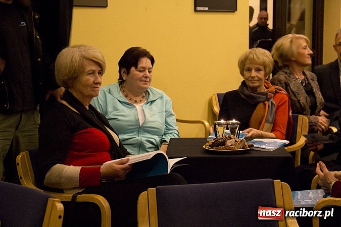 Zdjęcie w galerii na portalu naszraciborz.pl: W Strzesze promowano nowy Almanach wiadomości z regionu