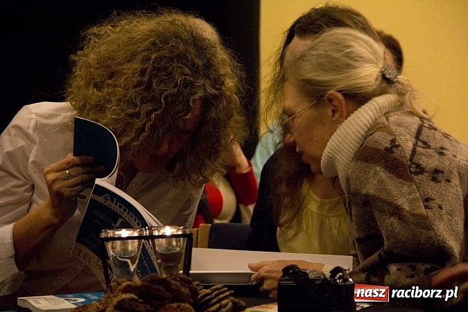 Zdjęcie w galerii na portalu naszraciborz.pl: W Strzesze promowano nowy Almanach wiadomości z regionu