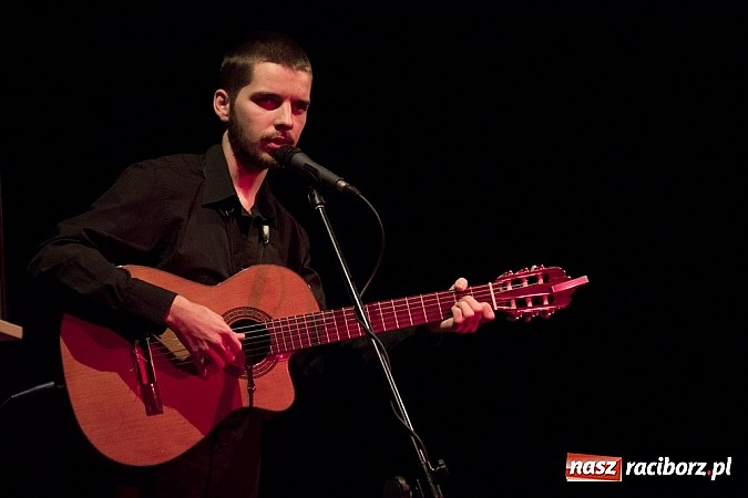 Zdjęcie w galerii na portalu naszraciborz.pl: W Strzesze promowano nowy Almanach wiadomości z regionu