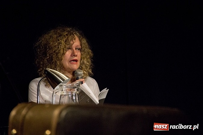 Zdjęcie w galerii na portalu naszraciborz.pl: W Strzesze promowano nowy Almanach wiadomości z regionu