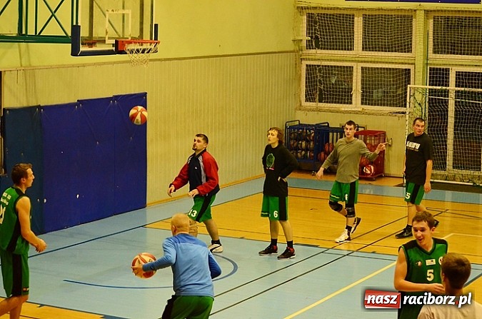 Zdjęcie w galerii na portalu naszraciborz.pl: Wyjazdowe zwycięstwo naszych koszykarzy w Gliwicach wiadomości z regionu