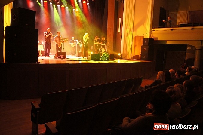 Zdjęcie w galerii na portalu naszraciborz.pl: Marzena Korzonek w nowym stylu wiadomości z regionu