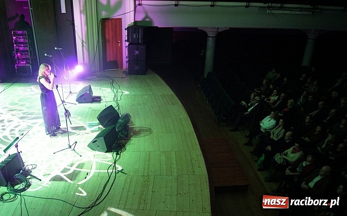 Zdjęcie w galerii na portalu naszraciborz.pl: Marzena Korzonek w nowym stylu wiadomości z regionu