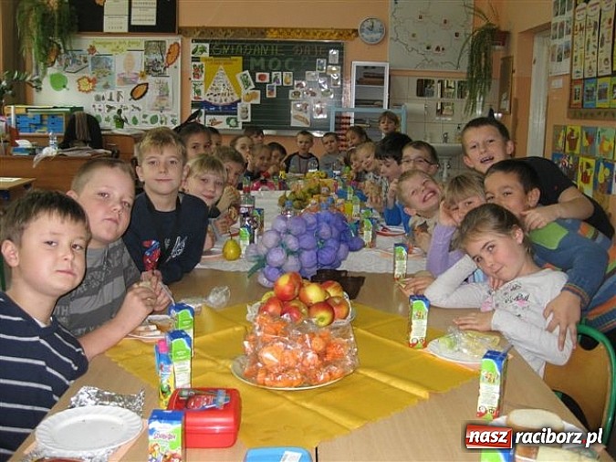Zdjęcie w galerii na portalu naszraciborz.pl: Dzień Zdrowego Śniadania w SP 15 wiadomości z regionu