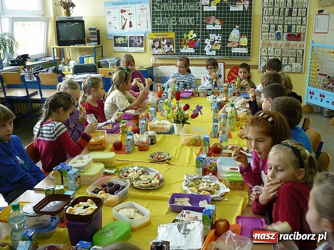 Zdjęcie w galerii na portalu naszraciborz.pl: Dzień Zdrowego Śniadania w SP 15 wiadomości z regionu