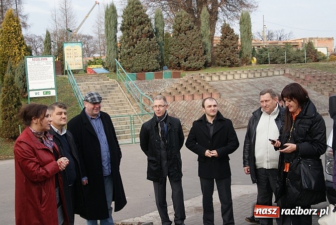 Zdjęcie w galerii na portalu naszraciborz.pl: Komisja wizytowała aquapark wiadomości z regionu