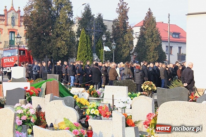 Zdjęcie w galerii na portalu naszraciborz.pl: Ostatnie pożegnanie śp. Mariusza Pendzicha, sołtysa Nędzy i naczelnika OSP wiadomości z regionu