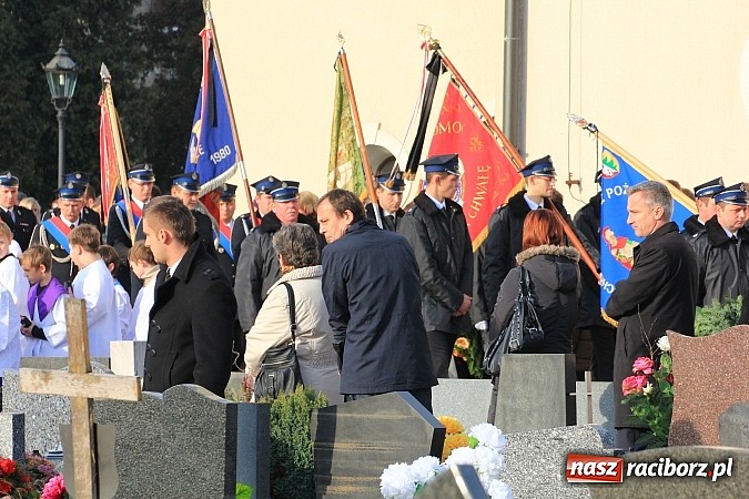 Zdjęcie w galerii na portalu naszraciborz.pl: Ostatnie pożegnanie śp. Mariusza Pendzicha, sołtysa Nędzy i naczelnika OSP wiadomości z regionu