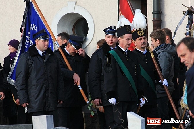 Zdjęcie w galerii na portalu naszraciborz.pl: Ostatnie pożegnanie śp. Mariusza Pendzicha, sołtysa Nędzy i naczelnika OSP wiadomości z regionu