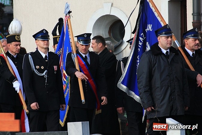 Zdjęcie w galerii na portalu naszraciborz.pl: Ostatnie pożegnanie śp. Mariusza Pendzicha, sołtysa Nędzy i naczelnika OSP wiadomości z regionu