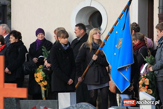 Zdjęcie w galerii na portalu naszraciborz.pl: Ostatnie pożegnanie śp. Mariusza Pendzicha, sołtysa Nędzy i naczelnika OSP wiadomości z regionu