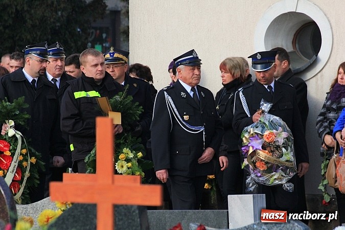 Zdjęcie w galerii na portalu naszraciborz.pl: Ostatnie pożegnanie śp. Mariusza Pendzicha, sołtysa Nędzy i naczelnika OSP wiadomości z regionu