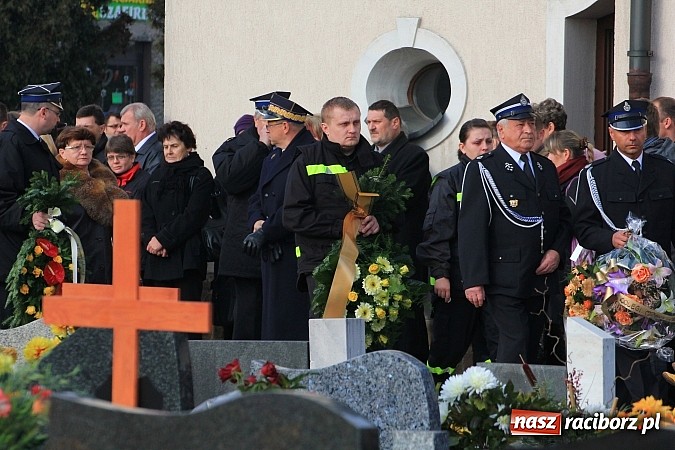 Zdjęcie w galerii na portalu naszraciborz.pl: Ostatnie pożegnanie śp. Mariusza Pendzicha, sołtysa Nędzy i naczelnika OSP wiadomości z regionu