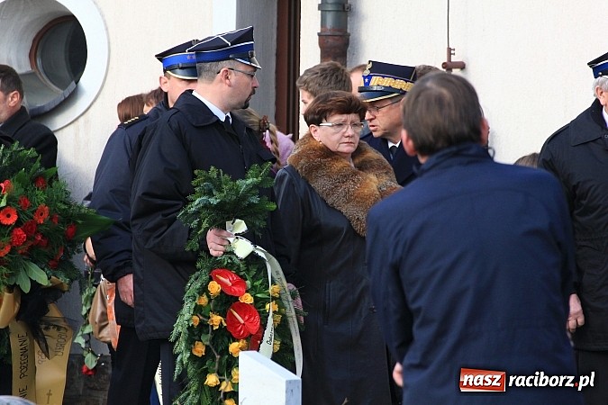 Zdjęcie w galerii na portalu naszraciborz.pl: Ostatnie pożegnanie śp. Mariusza Pendzicha, sołtysa Nędzy i naczelnika OSP wiadomości z regionu