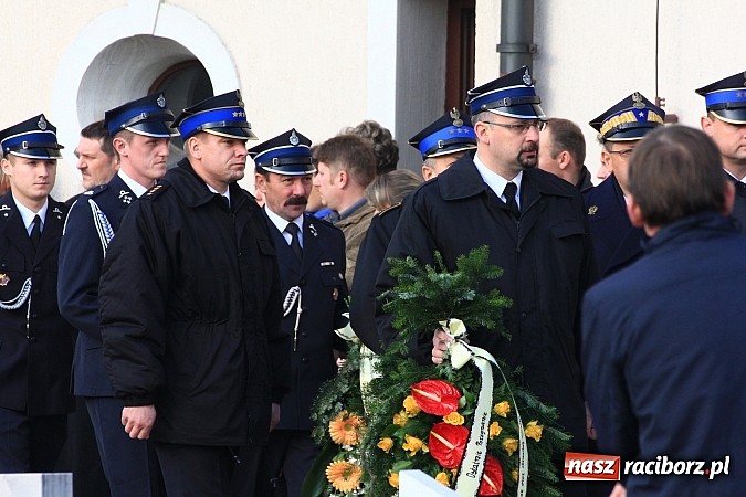 Zdjęcie w galerii na portalu naszraciborz.pl: Ostatnie pożegnanie śp. Mariusza Pendzicha, sołtysa Nędzy i naczelnika OSP wiadomości z regionu