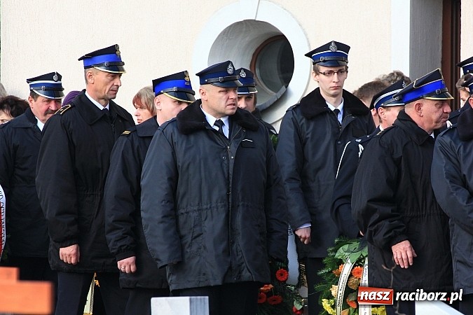 Zdjęcie w galerii na portalu naszraciborz.pl: Ostatnie pożegnanie śp. Mariusza Pendzicha, sołtysa Nędzy i naczelnika OSP wiadomości z regionu