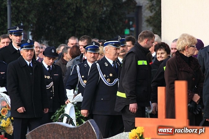 Zdjęcie w galerii na portalu naszraciborz.pl: Ostatnie pożegnanie śp. Mariusza Pendzicha, sołtysa Nędzy i naczelnika OSP wiadomości z regionu