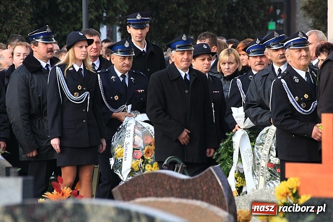 Zdjęcie w galerii na portalu naszraciborz.pl: Ostatnie pożegnanie śp. Mariusza Pendzicha, sołtysa Nędzy i naczelnika OSP wiadomości z regionu