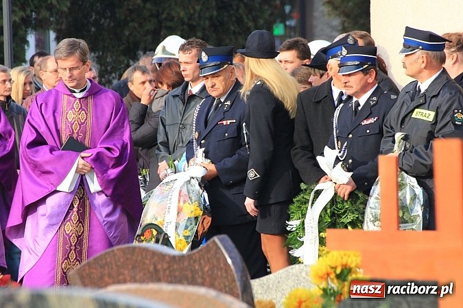 Zdjęcie w galerii na portalu naszraciborz.pl: Ostatnie pożegnanie śp. Mariusza Pendzicha, sołtysa Nędzy i naczelnika OSP wiadomości z regionu