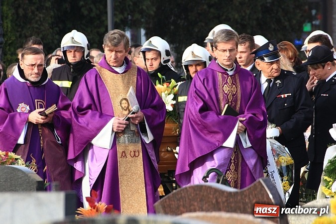 Zdjęcie w galerii na portalu naszraciborz.pl: Ostatnie pożegnanie śp. Mariusza Pendzicha, sołtysa Nędzy i naczelnika OSP wiadomości z regionu