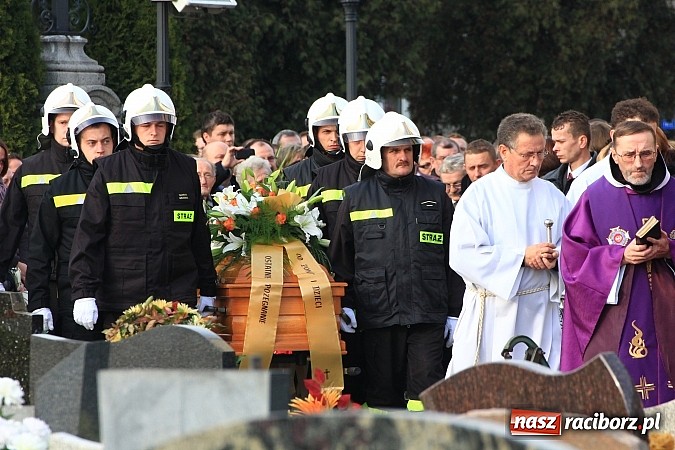 Zdjęcie w galerii na portalu naszraciborz.pl: Ostatnie pożegnanie śp. Mariusza Pendzicha, sołtysa Nędzy i naczelnika OSP wiadomości z regionu