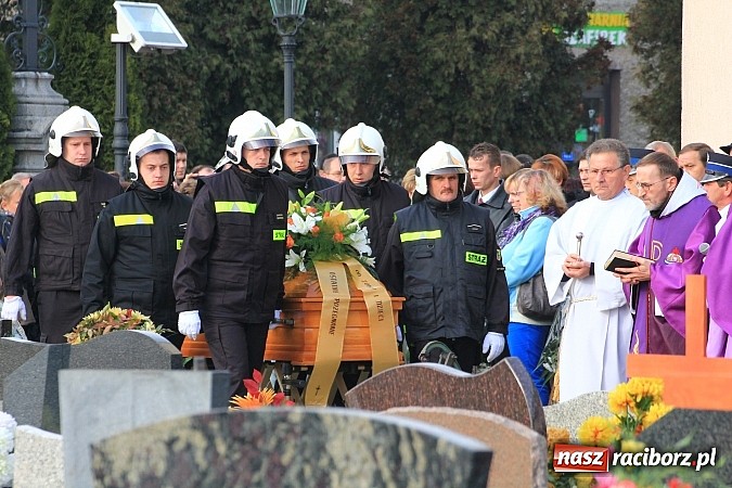 Zdjęcie w galerii na portalu naszraciborz.pl: Ostatnie pożegnanie śp. Mariusza Pendzicha, sołtysa Nędzy i naczelnika OSP wiadomości z regionu
