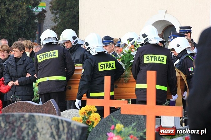 Zdjęcie w galerii na portalu naszraciborz.pl: Ostatnie pożegnanie śp. Mariusza Pendzicha, sołtysa Nędzy i naczelnika OSP wiadomości z regionu
