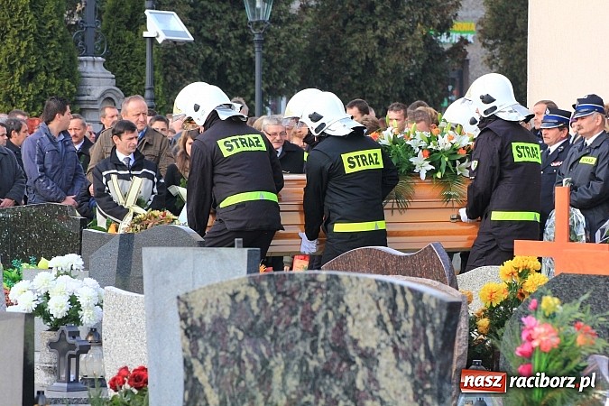 Zdjęcie w galerii na portalu naszraciborz.pl: Ostatnie pożegnanie śp. Mariusza Pendzicha, sołtysa Nędzy i naczelnika OSP wiadomości z regionu