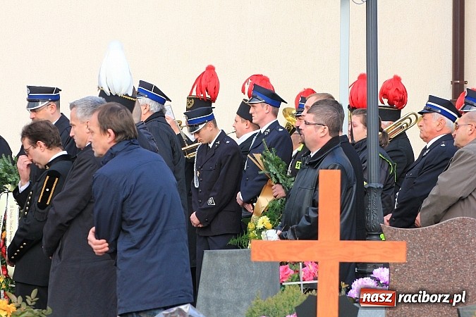 Zdjęcie w galerii na portalu naszraciborz.pl: Ostatnie pożegnanie śp. Mariusza Pendzicha, sołtysa Nędzy i naczelnika OSP wiadomości z regionu