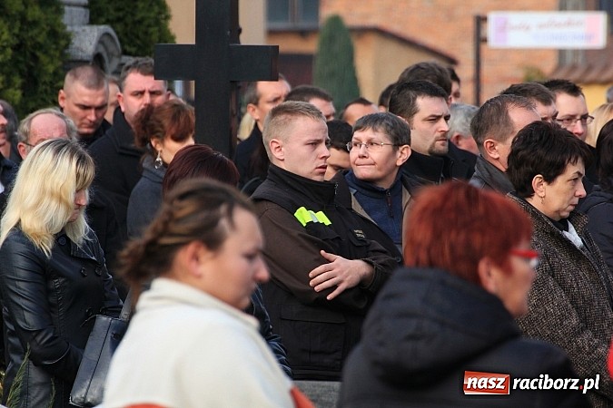 Zdjęcie w galerii na portalu naszraciborz.pl: Ostatnie pożegnanie śp. Mariusza Pendzicha, sołtysa Nędzy i naczelnika OSP wiadomości z regionu