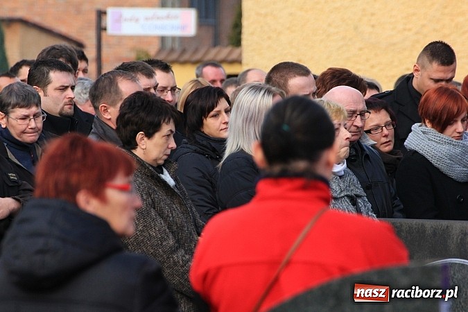 Zdjęcie w galerii na portalu naszraciborz.pl: Ostatnie pożegnanie śp. Mariusza Pendzicha, sołtysa Nędzy i naczelnika OSP wiadomości z regionu