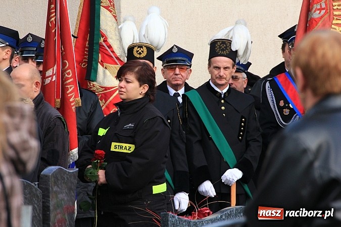 Zdjęcie w galerii na portalu naszraciborz.pl: Ostatnie pożegnanie śp. Mariusza Pendzicha, sołtysa Nędzy i naczelnika OSP wiadomości z regionu