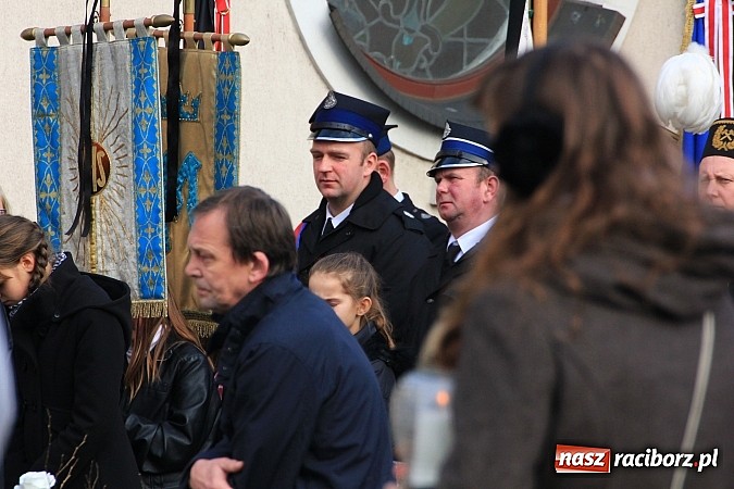 Zdjęcie w galerii na portalu naszraciborz.pl: Ostatnie pożegnanie śp. Mariusza Pendzicha, sołtysa Nędzy i naczelnika OSP wiadomości z regionu