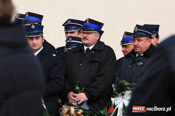 Zdjęcie w galerii na portalu naszraciborz.pl: Ostatnie pożegnanie śp. Mariusza Pendzicha, sołtysa Nędzy i naczelnika OSP wiadomości z regionu