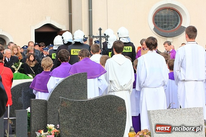 Zdjęcie w galerii na portalu naszraciborz.pl: Ostatnie pożegnanie śp. Mariusza Pendzicha, sołtysa Nędzy i naczelnika OSP wiadomości z regionu